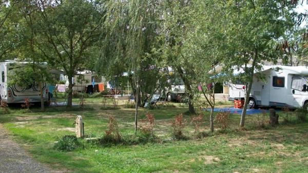 Camping à rénover -Cadre naturel et fort potentiel