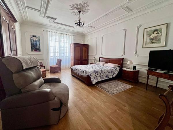 Place Royale Pau appartement Haussmanien 4 pièce(s) , cave et chambre de bonne