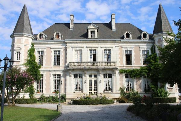 Vaste domaine avec Château et maison de maître