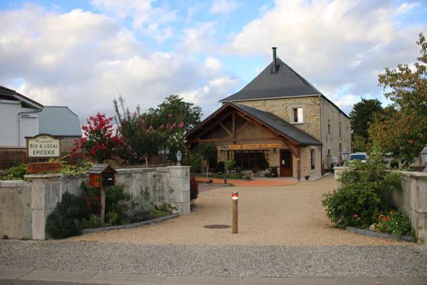 Vaste domaine avec Château et maison de maître