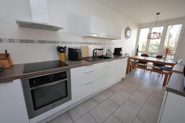 superbe 3 pièces de 72 m² dans une résidence standing et sécurisée  avec tennis, piscine et vaste espaces verts