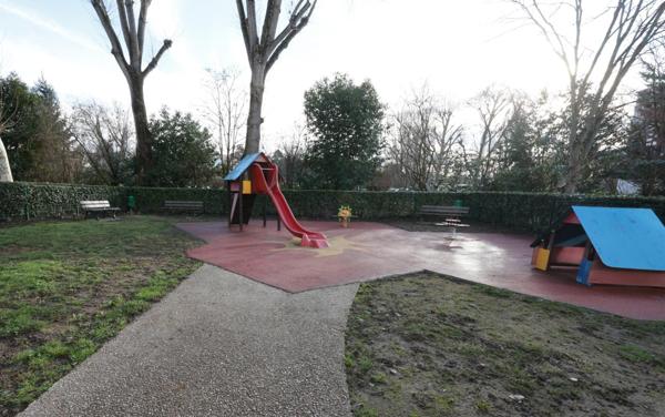 superbe 3 pièces de 72 m² dans une résidence standing et sécurisée  avec tennis, piscine et vaste espaces verts