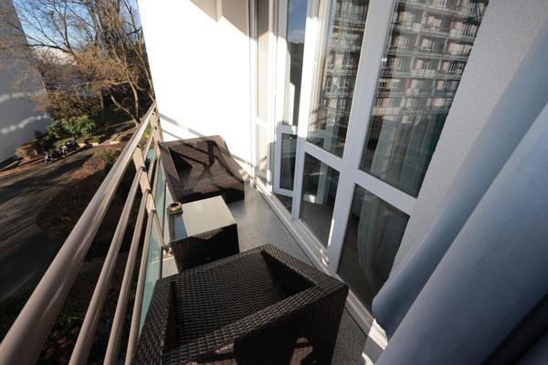 superbe 3 pièces de 72 m² dans une résidence standing et sécurisée  avec tennis, piscine et vaste espaces verts