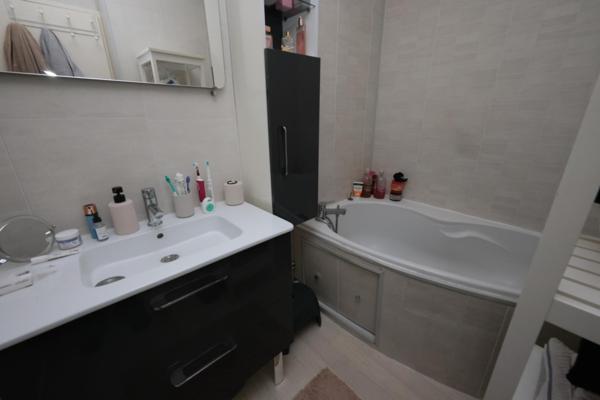 superbe 3 pièces de 72 m² dans une résidence standing et sécurisée  avec tennis, piscine et vaste espaces verts