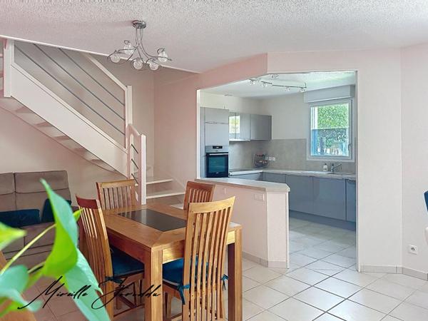 A VENDRE VILLA  Jonquieres Saint Vincent 3 chambres de 107m² avec terrasse et  parking