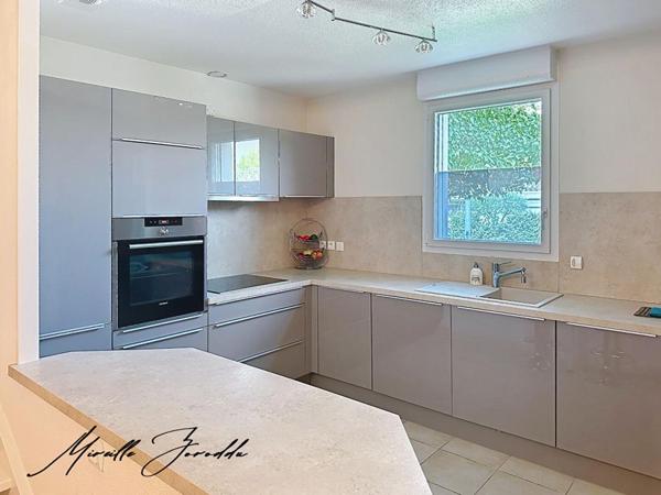 A VENDRE VILLA  Jonquieres Saint Vincent 3 chambres de 107m² avec terrasse et  parking