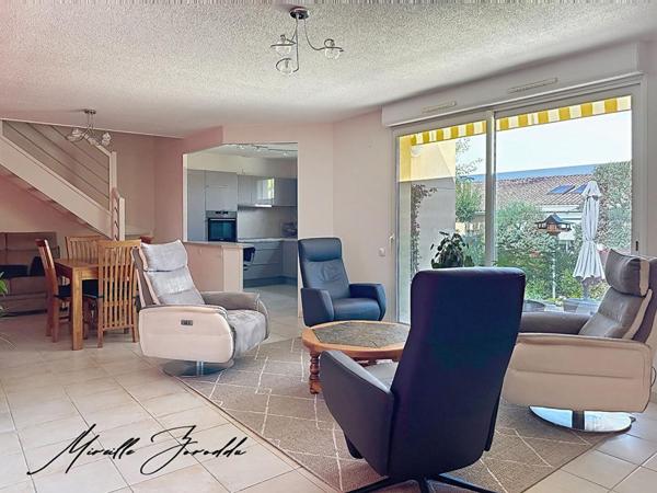 A VENDRE VILLA  Jonquieres Saint Vincent 3 chambres de 107m² avec terrasse et  parking