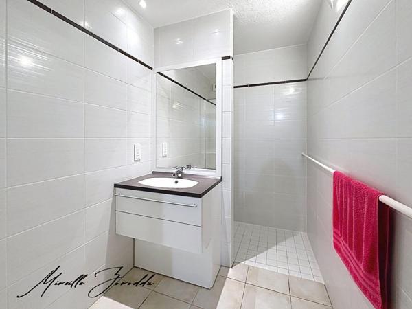 A VENDRE VILLA  Jonquieres Saint Vincent 3 chambres de 107m² avec terrasse et  parking