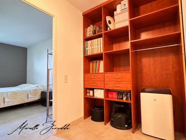 A VENDRE VILLA  Jonquieres Saint Vincent 3 chambres de 107m² avec terrasse et  parking
