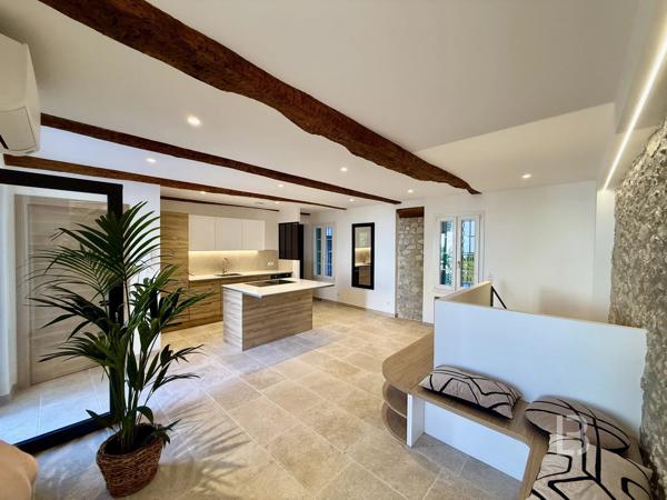 Rare sur le marché : Élégant duplex avec jardin au cœur du Vieil Antibes