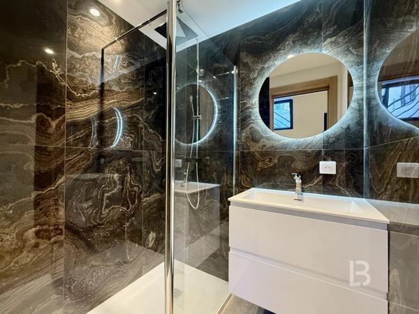 Rare sur le marché : Élégant duplex avec jardin au cœur du Vieil Antibes