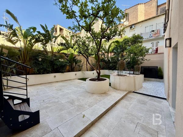 Rare sur le marché : Élégant duplex avec jardin au cœur du Vieil Antibes