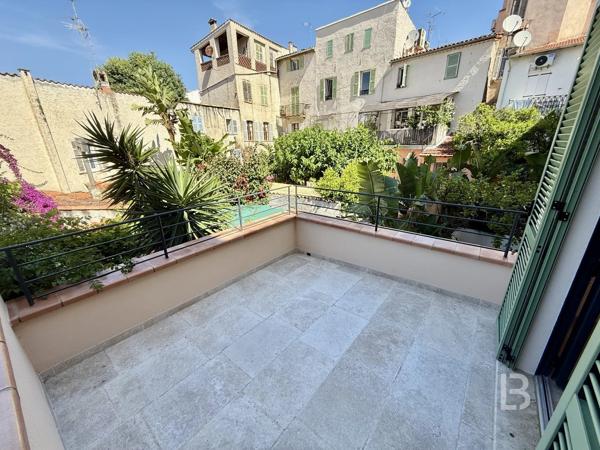 Rare sur le marché : Élégant duplex avec jardin au cœur du Vieil Antibes