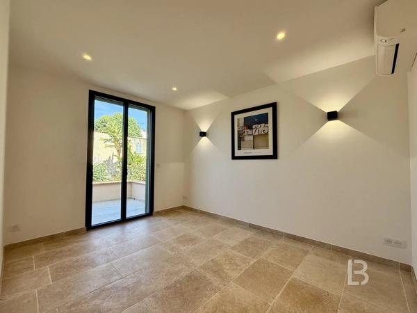 Rare sur le marché : Élégant duplex avec jardin au cœur du Vieil Antibes