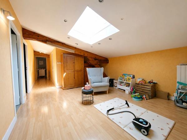 Maison à vendre 8 pièces LES MARTRES DE VEYRE (63)
