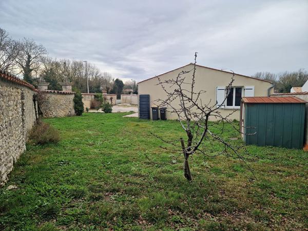 17220 SALLES SUR MER Ensemble immobilier de 2 maisons