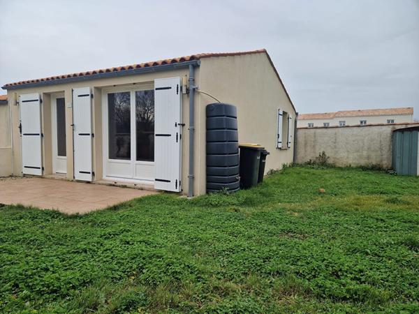 17220 SALLES SUR MER Ensemble immobilier de 2 maisons