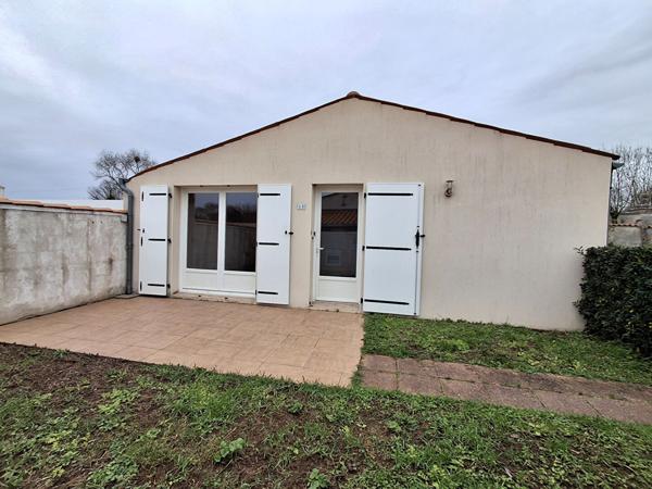 17220 SALLES SUR MER Ensemble immobilier de 2 maisons