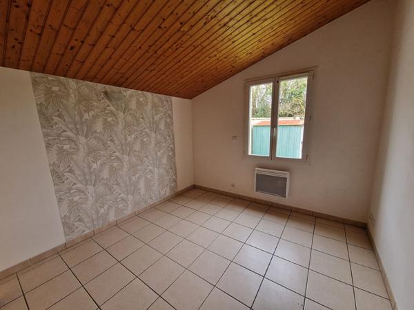 17220 SALLES SUR MER Ensemble immobilier de 2 maisons