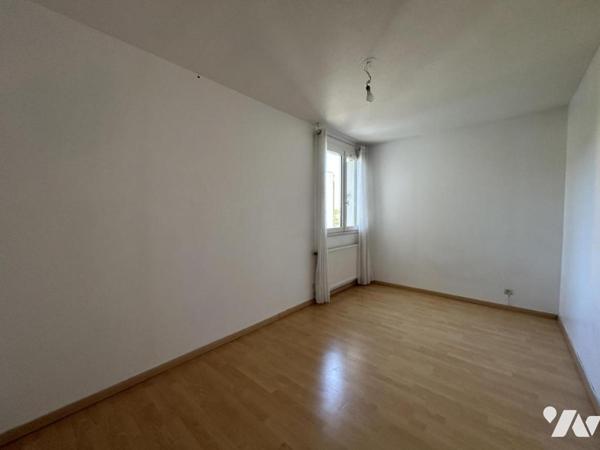 Montélimar, appartement dans rés. sécurisée, 3i étage avec asc. de 87.98m2 hab, parking privatif.
