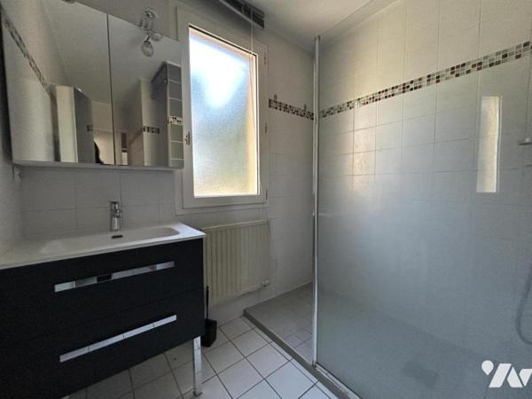 Montélimar, appartement dans rés. sécurisée, 3i étage avec asc. de 87.98m2 hab, parking privatif.