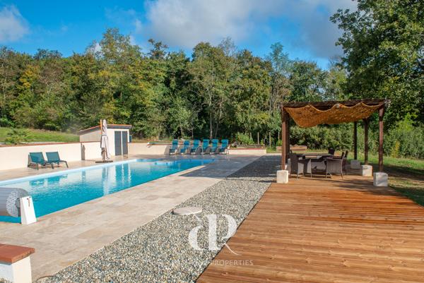 Beaumont-de-Lomagne (82500) Charmante propriété de deux maisons alliant caractère et confort