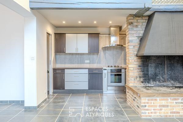 Maison style loft avec belle piscine et garage