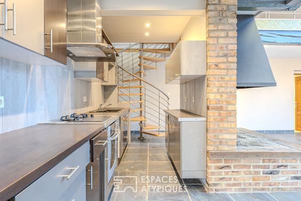 Maison style loft avec belle piscine et garage