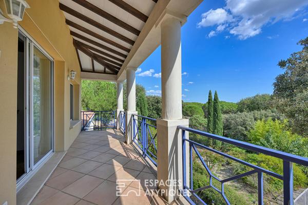 Elégante villa d’architecte et son parc de 3 400 m²