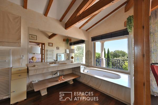 Elégante villa d’architecte et son parc de 3 400 m²