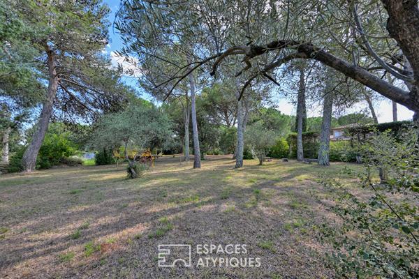 Elégante villa d’architecte et son parc de 3 400 m²