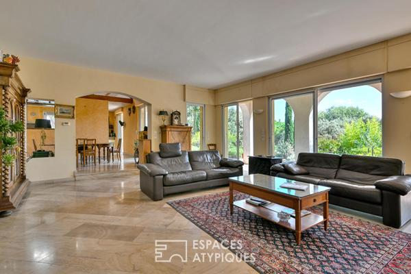 Elégante villa d’architecte et son parc de 3 400 m²