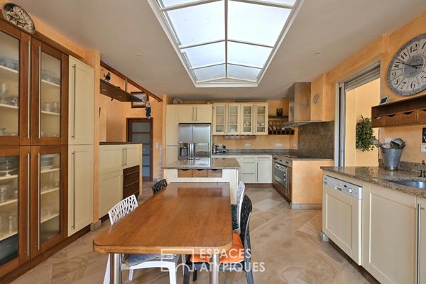 Elégante villa d’architecte et son parc de 3 400 m²