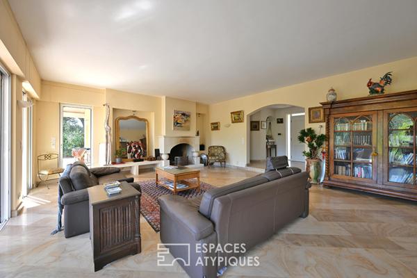 Elégante villa d’architecte et son parc de 3 400 m²
