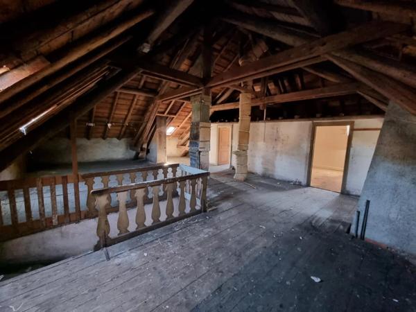 🏡 **Immeuble à rénover – Gros potentiel à Abreschviller !**