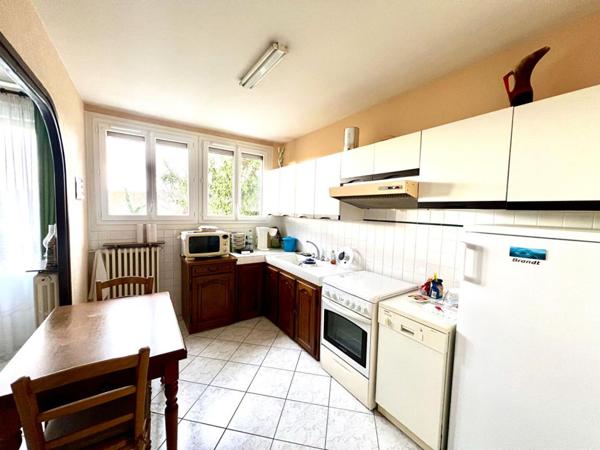 Maison avec jardin, garage et terrain constructible