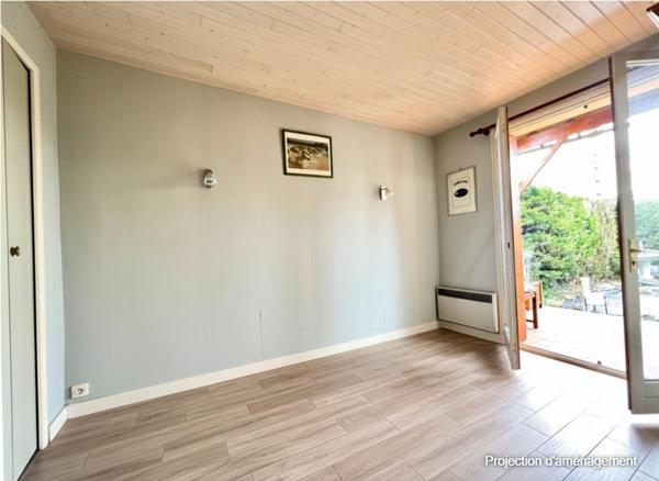 Maison avec jardin, garage et terrain constructible