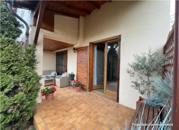 Maison avec jardin, garage et terrain constructible
