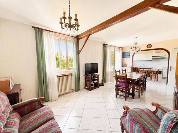 Maison avec jardin, garage et terrain constructible