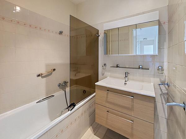 Appartement  3 pièces de 65m2 avec balcon / place de stationnement / cave