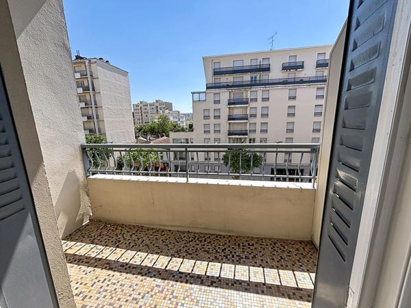 Appartement  3 pièces de 65m2 avec balcon / place de stationnement / cave