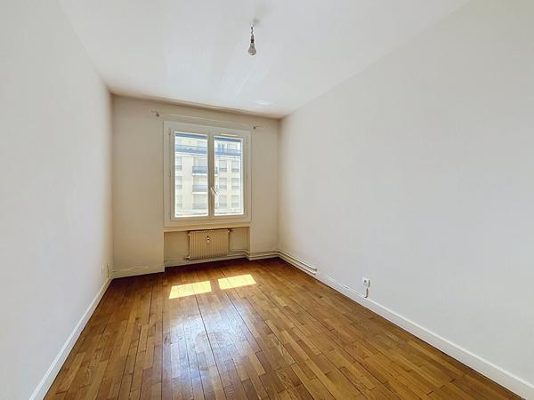 Appartement  3 pièces de 65m2 avec balcon / place de stationnement / cave