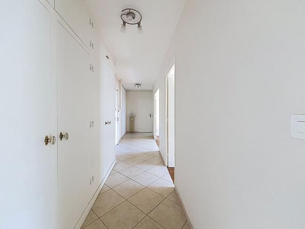 Appartement  3 pièces de 65m2 avec balcon / place de stationnement / cave