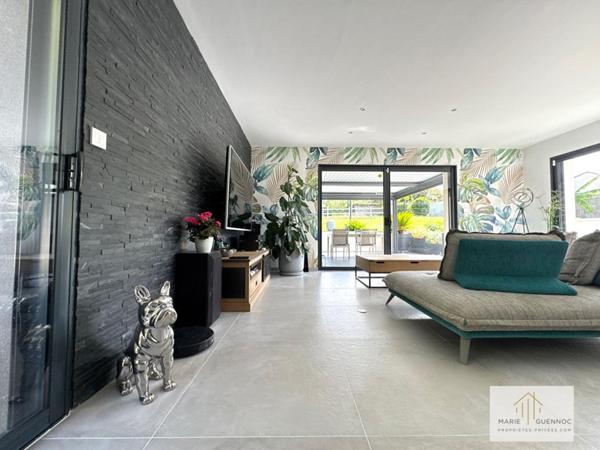 Maison contemporaine de plain-pied 5 pièces sur terrain de 800m2