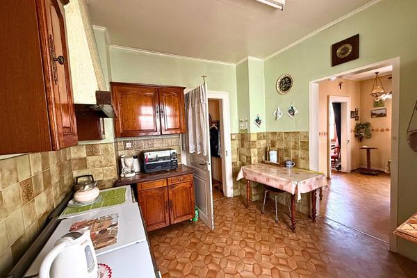 Maison avec dépendances sur 11 ares de terrain