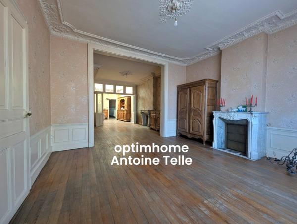 🏡 Redonnez vie cette de maison de 214m² avec exterieurs & garage, au cœur du Cateau !