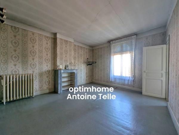 🏡 Redonnez vie cette de maison de 214m² avec exterieurs & garage, au cœur du Cateau !