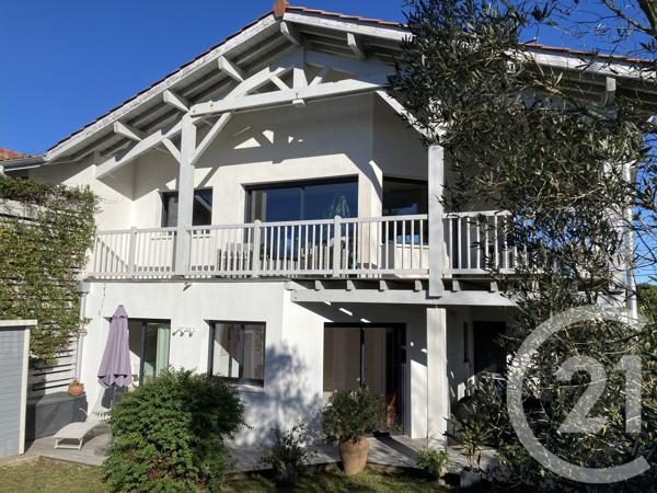 Maison à vendre  6 pièces - 173 m 2   ANGLET  - 64