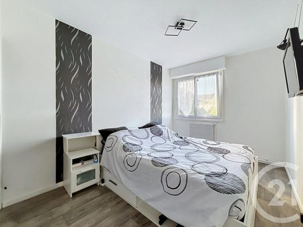 Appartement F5 à vendre  5 pièces - 93,83 m 2   CLERMONT FERRAND  - 63