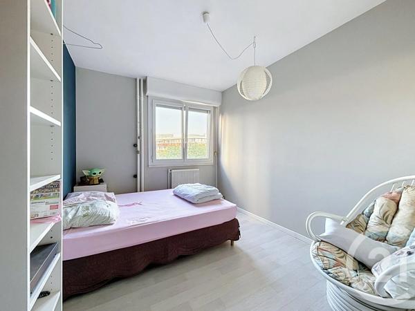 Appartement F5 à vendre  5 pièces - 93,83 m 2   CLERMONT FERRAND  - 63